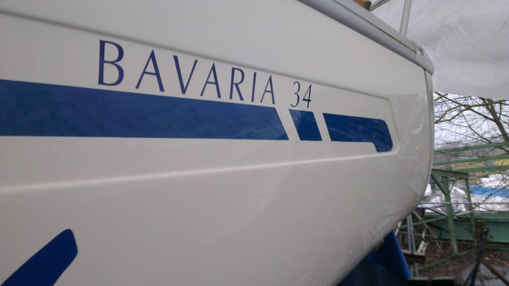 Bavaria34-Polieren-Backbord-Bordwand-achtern