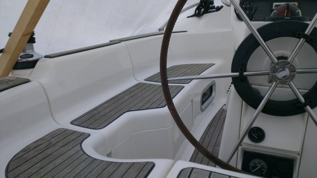 Bavaria34-Polieren-Backbord-Cockpit-fertig